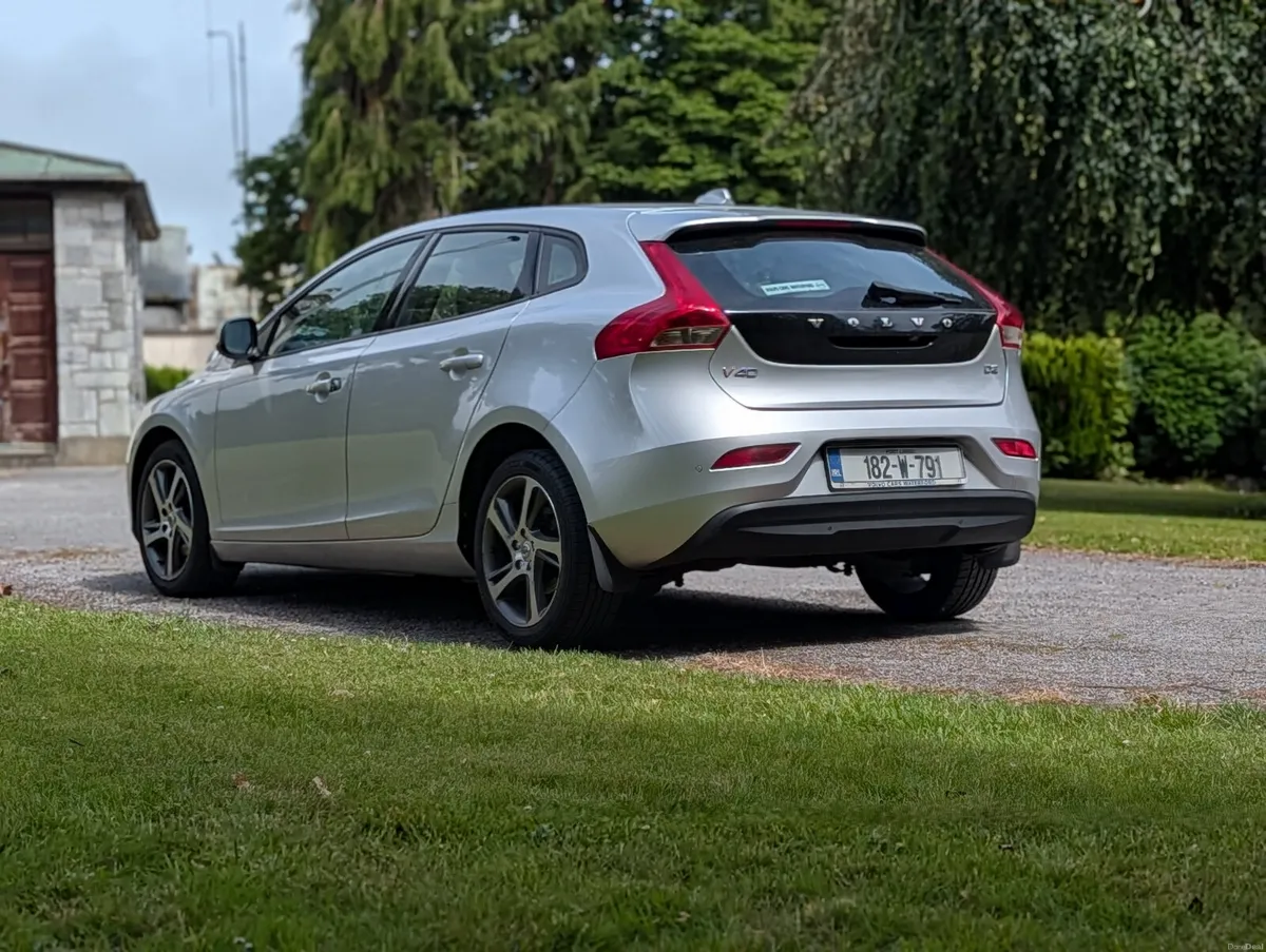 2018 Volvo V40  2.0 Diesel warranty available - Image 4