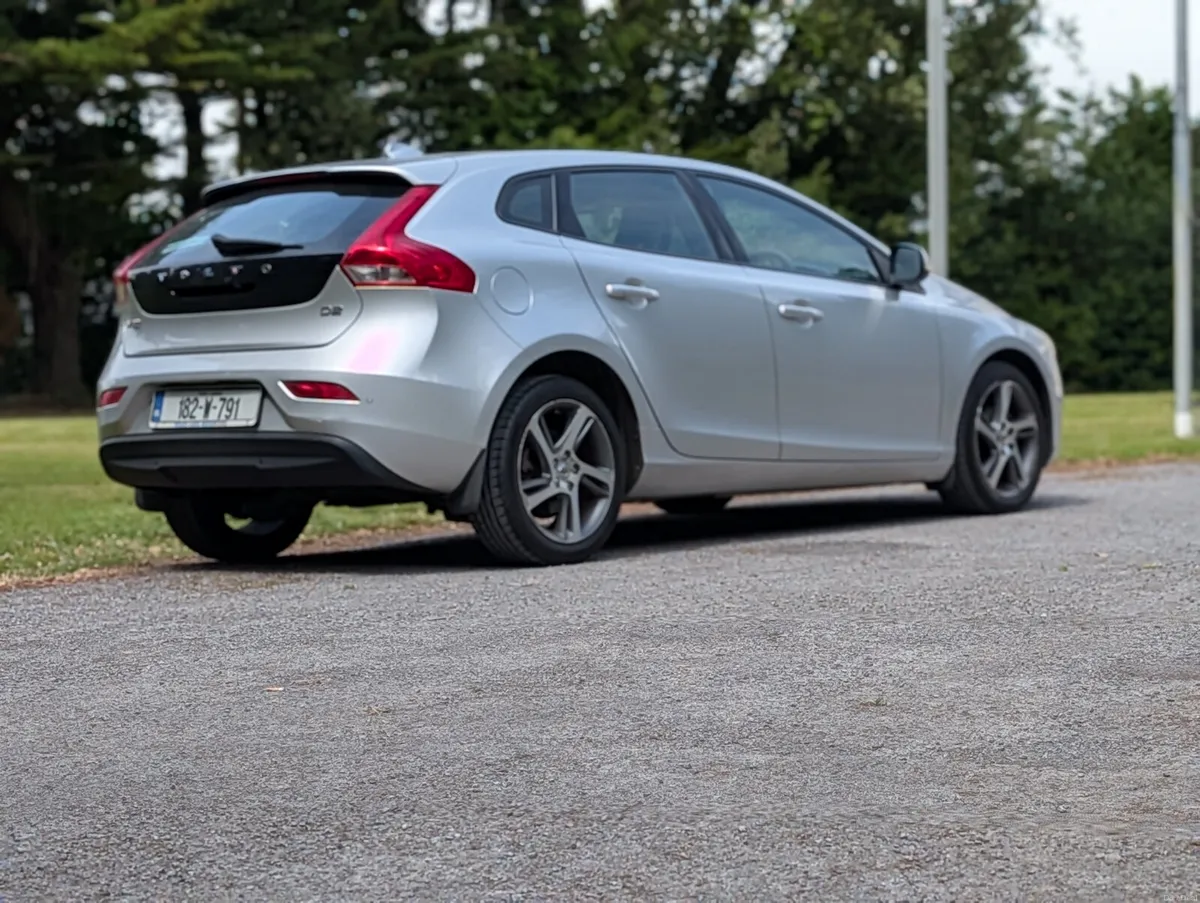 2018 Volvo V40  2.0 Diesel warranty available - Image 5