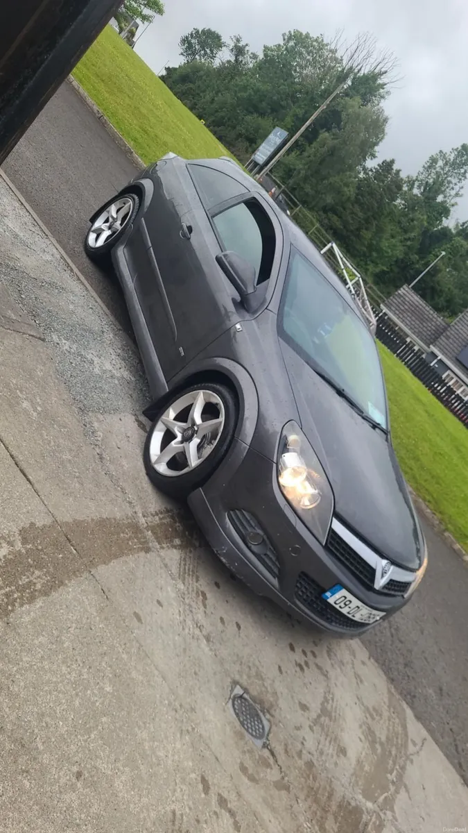 Vauxhall Astra 2009 - Image 1