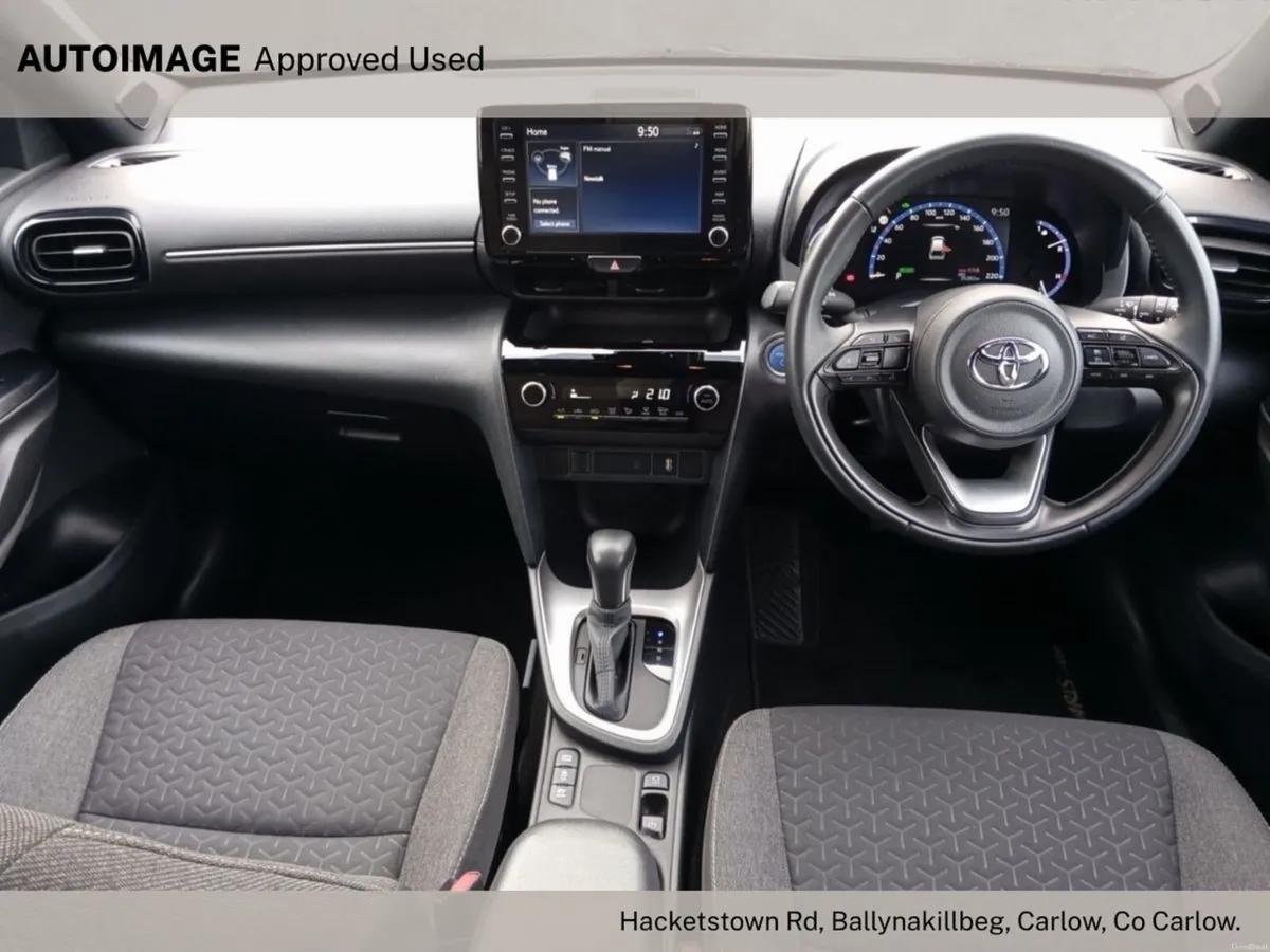 Toyota Yaris Cross 1.5 Hybrid Luna Sport (Pearl wh - Image 4