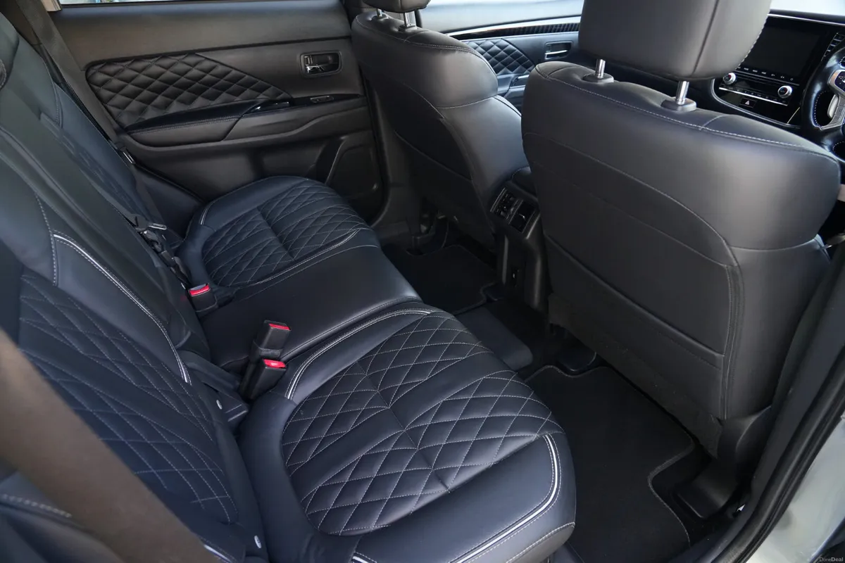 2021 Mitsubishi Outlander PHEV 2.4 Petrol Auto - Image 4