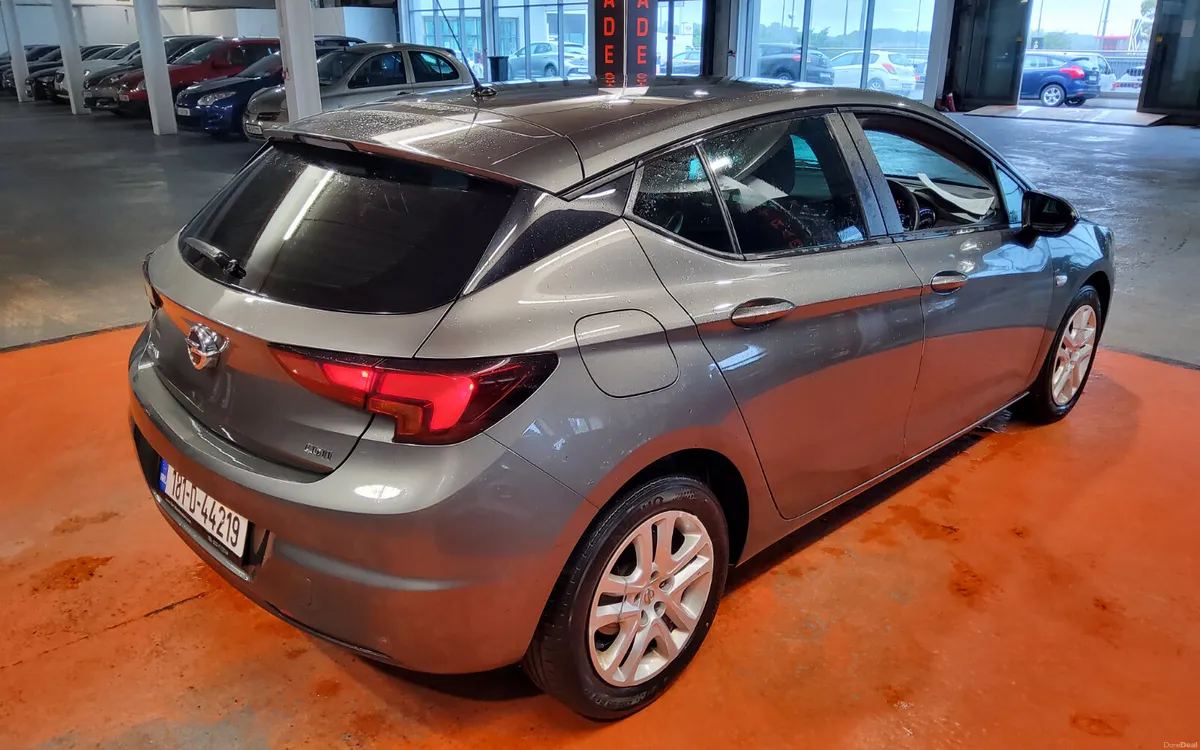 Opel Astra 2018 - Image 4