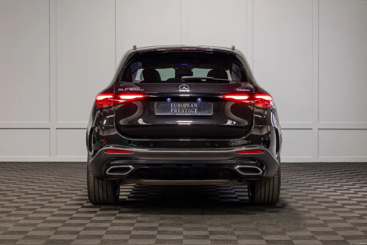 252 Mercedes-Benz GLC 300e Urban Edition - Image 5