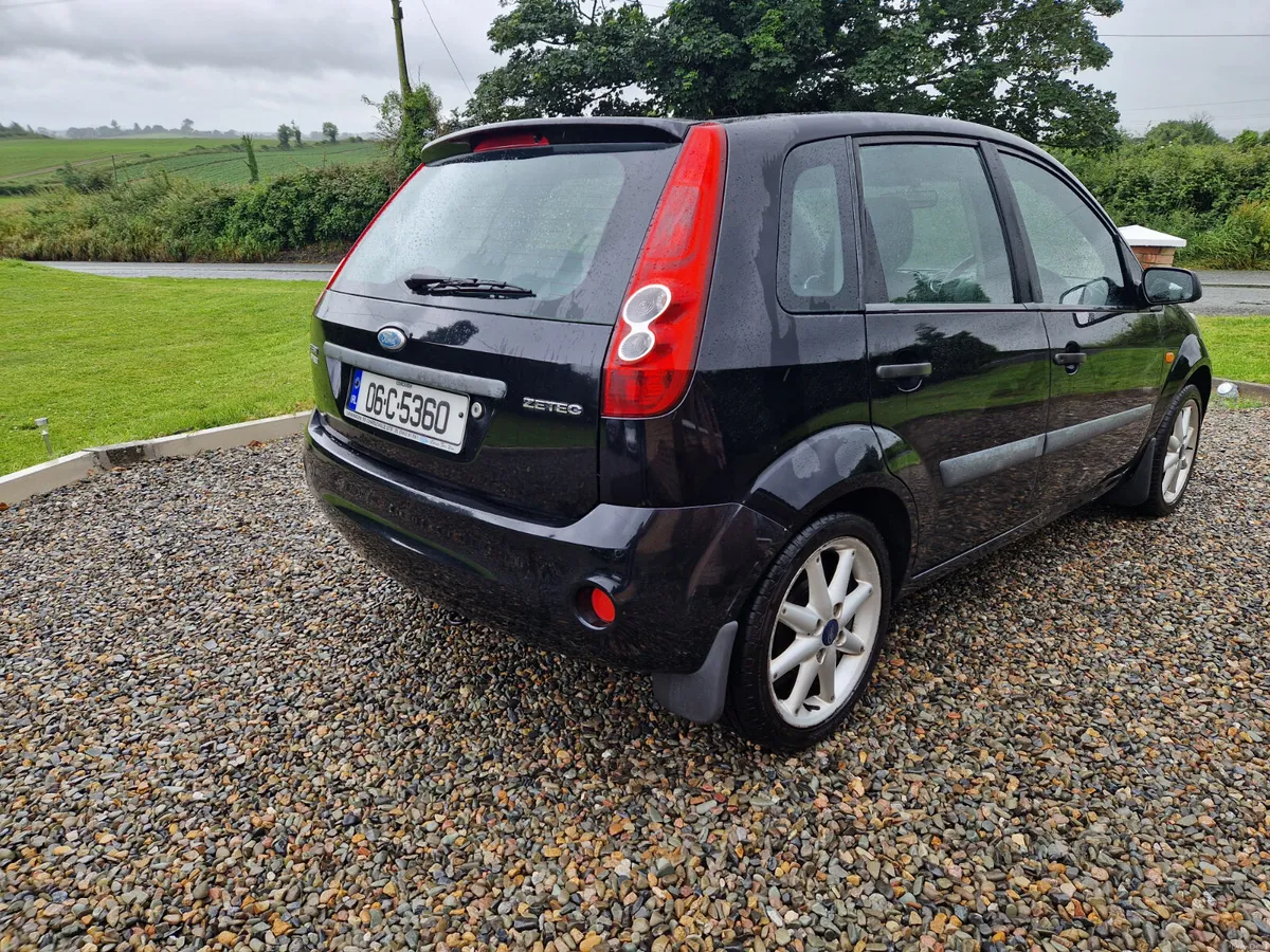 Ford Fiesta 1.25 petrol zetec steel 5 door low kms - Image 3