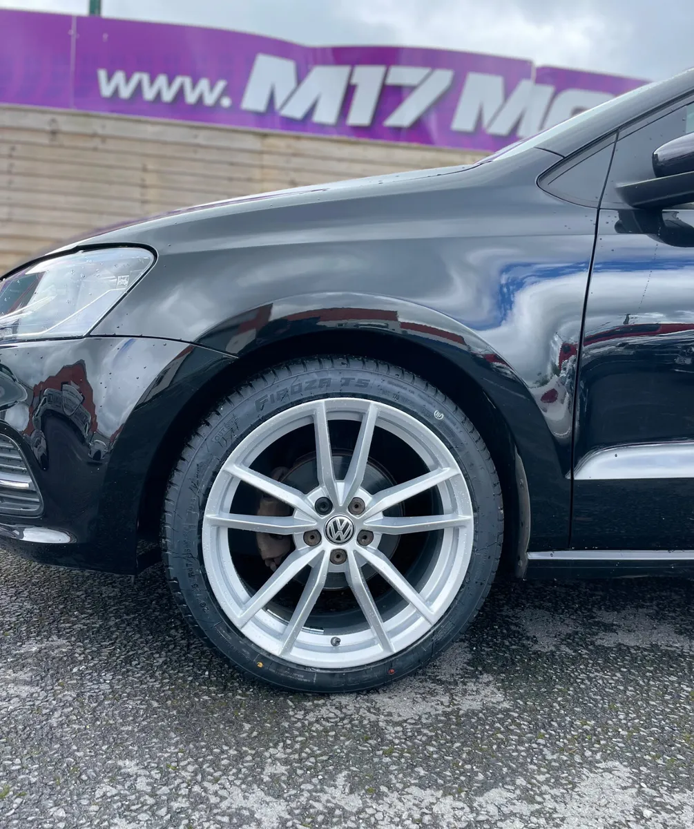 VOLKSWAGEN POLO! LOW KMS, UPGRADED ALLOYS - Image 5