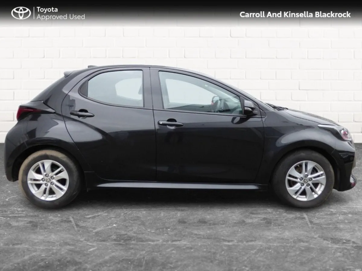 Toyota Yaris 1.0 Luna Manual - Image 3