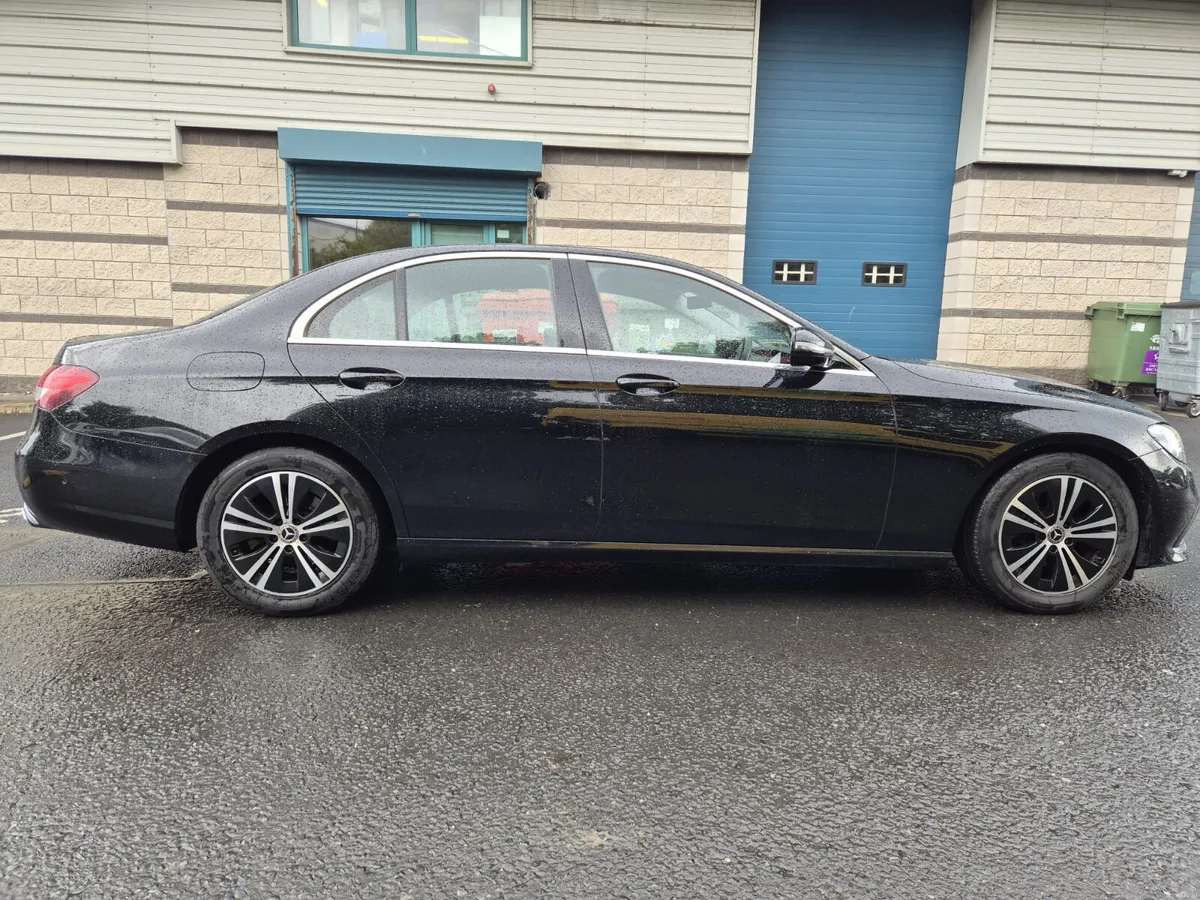MERCEDES E-CLASS E220D/2022/2.0 DIESEL HYBRID/AUTO - Image 4