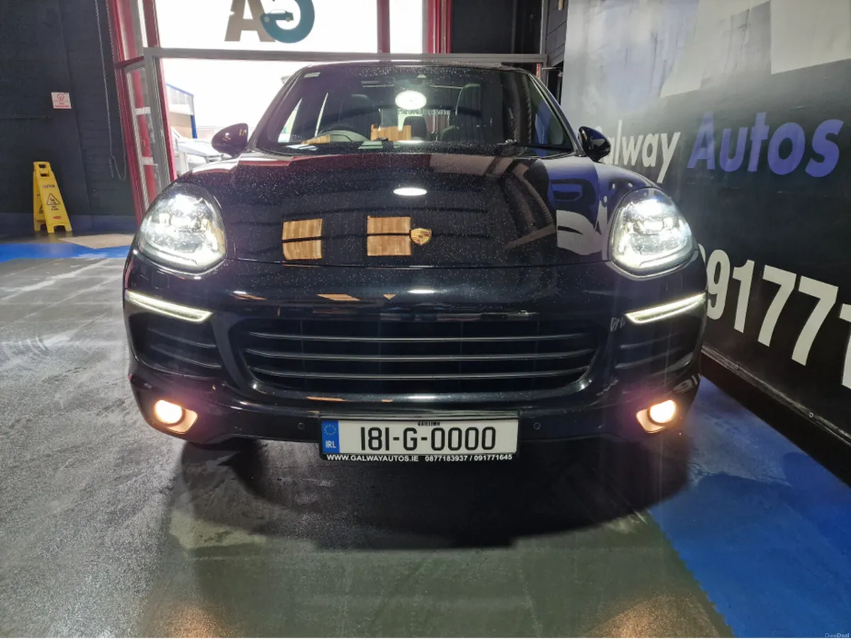 Porsche Cayenne 3.0 V6 DIESEL ** PAN ROOF, SAT NAV - Image 3