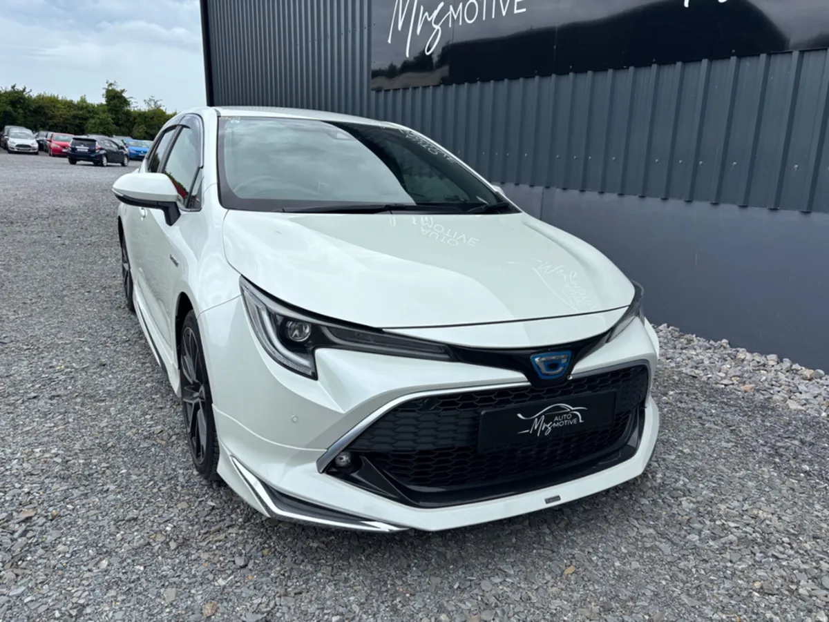 Toyota Corolla HYBRID SPORT - Image 3