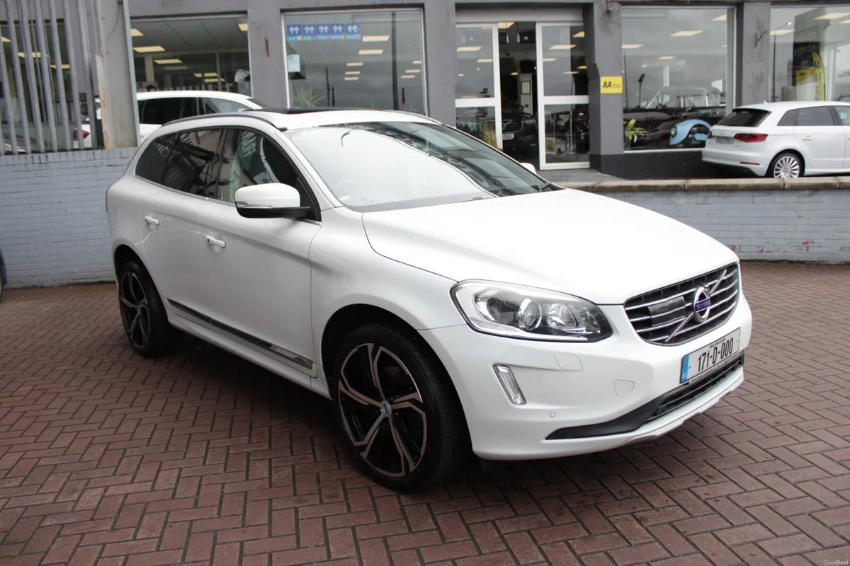 2017 VOLVO XC60 INSCRIPTION 5DR AUTO ESTATE - Image 1