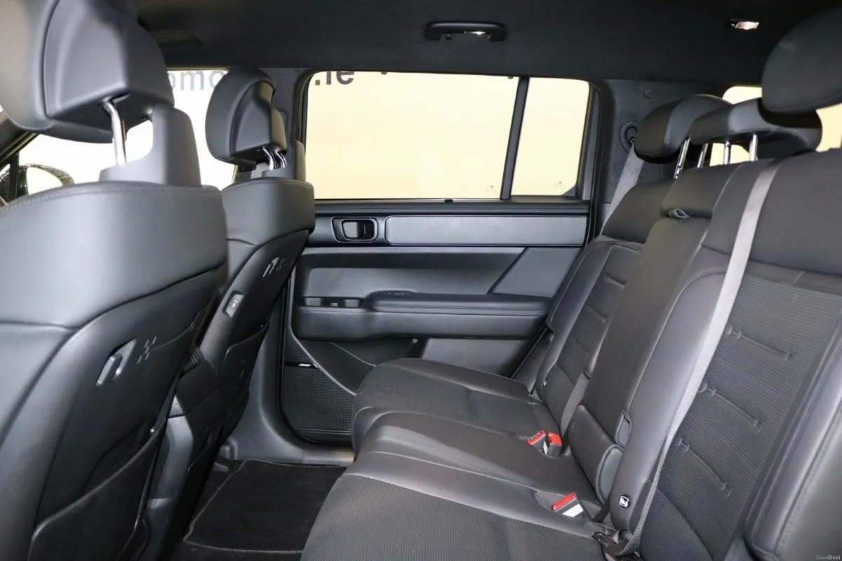 Hyundai Santa Fe Premium Calligraphy PHEV 1.6L Pet - Image 6