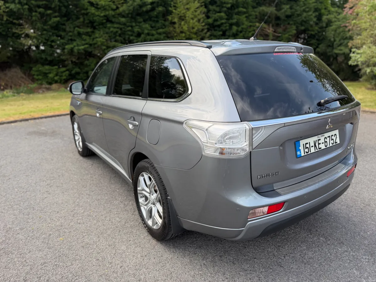Mitsubishi Outlander 2015/ High spec/ fresh NCT - Image 3