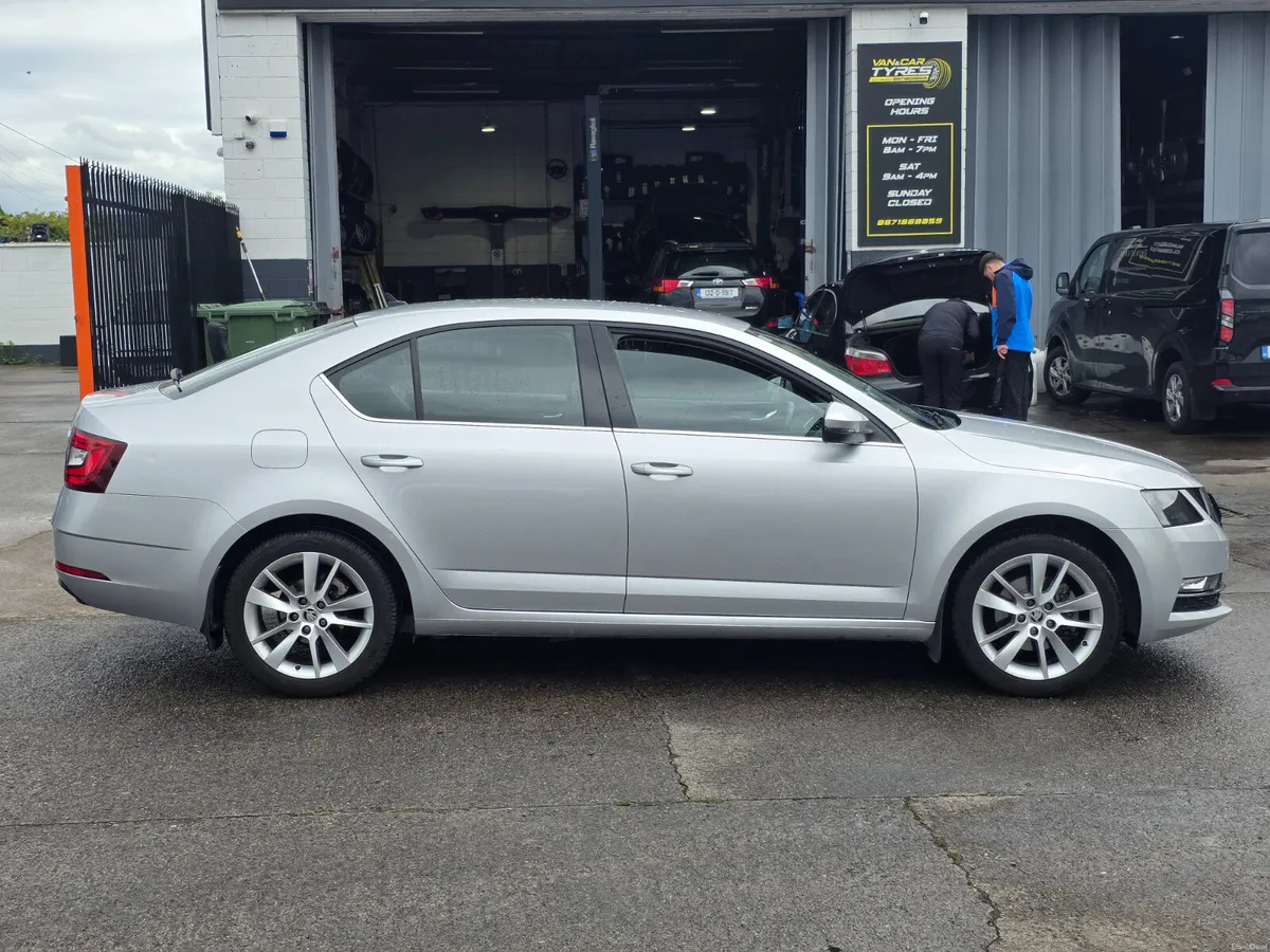Skoda Octavia 1.0TSI Automatic - Image 3