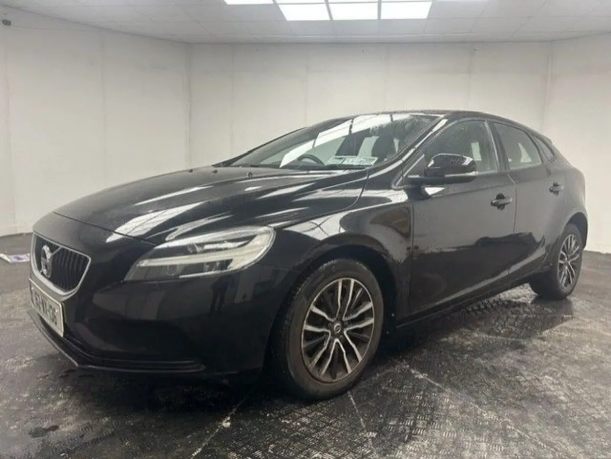 Volvo V40 2016 - Image 1