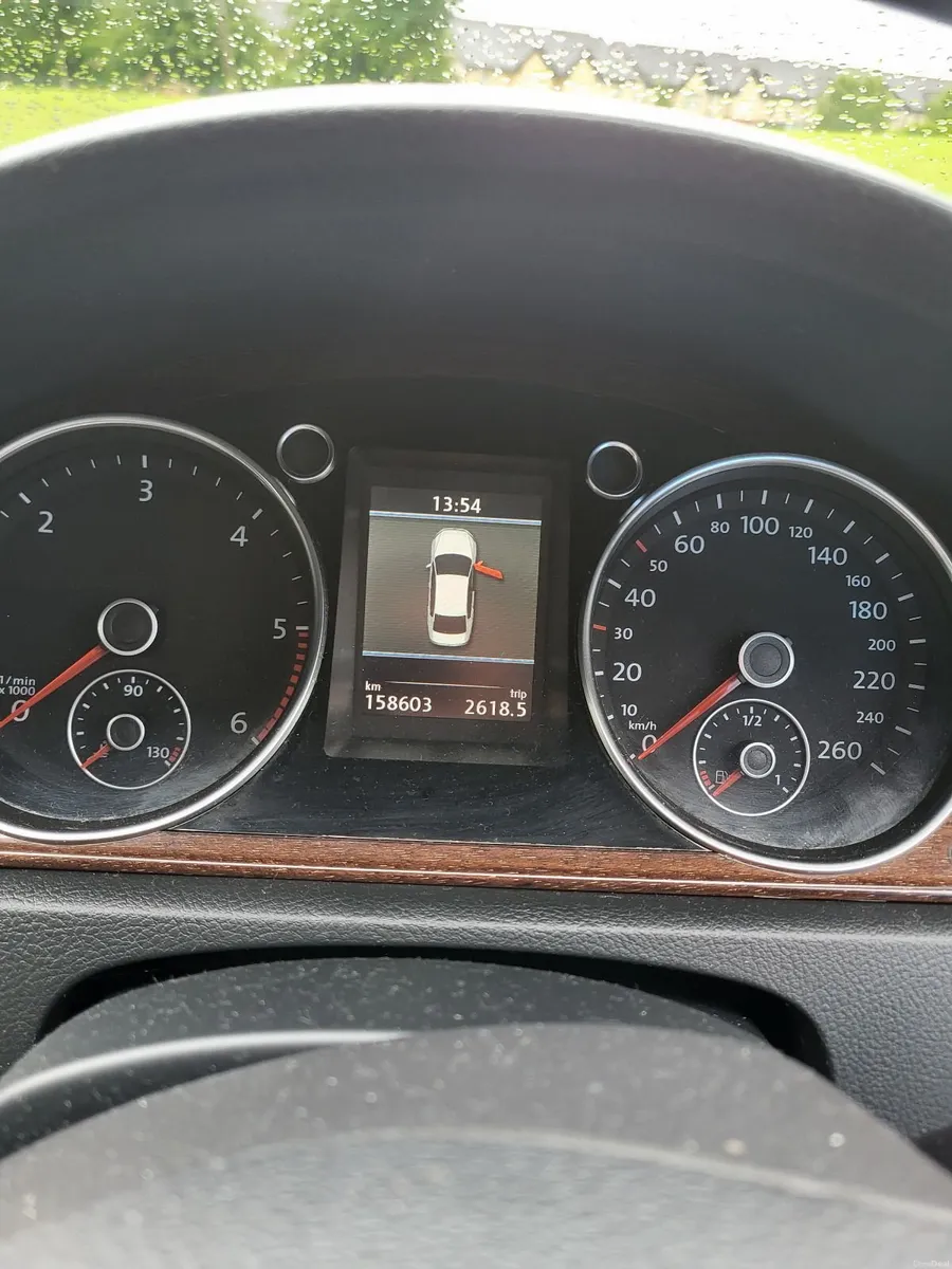 Volkswagen Passat 2012 1.6L - Image 2