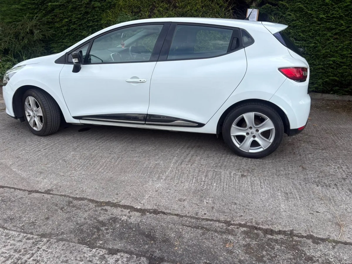 2016 Renault Clio 1.1L - Image 2