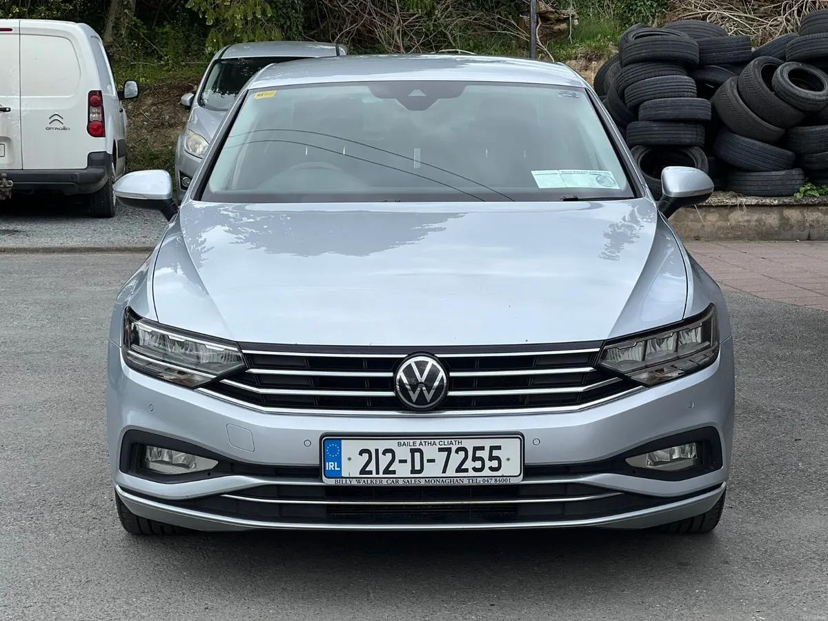 Volkswagen Passat 2021 - Image 2