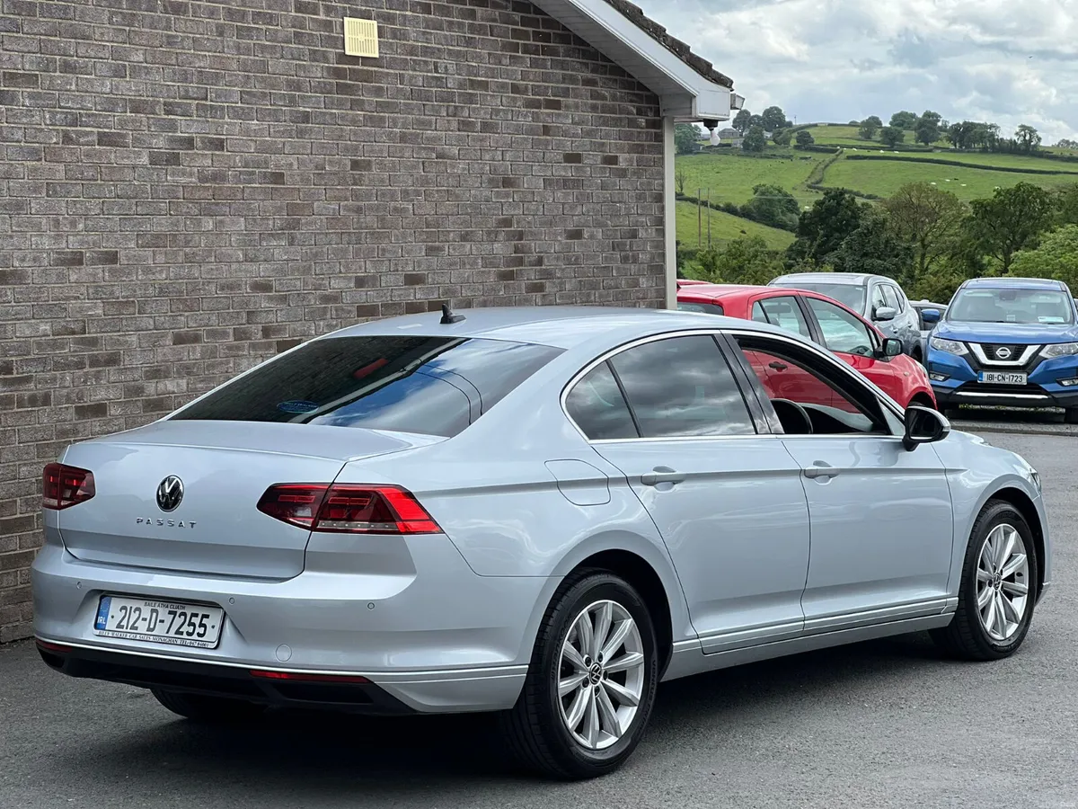 Volkswagen Passat 2021 - Image 3