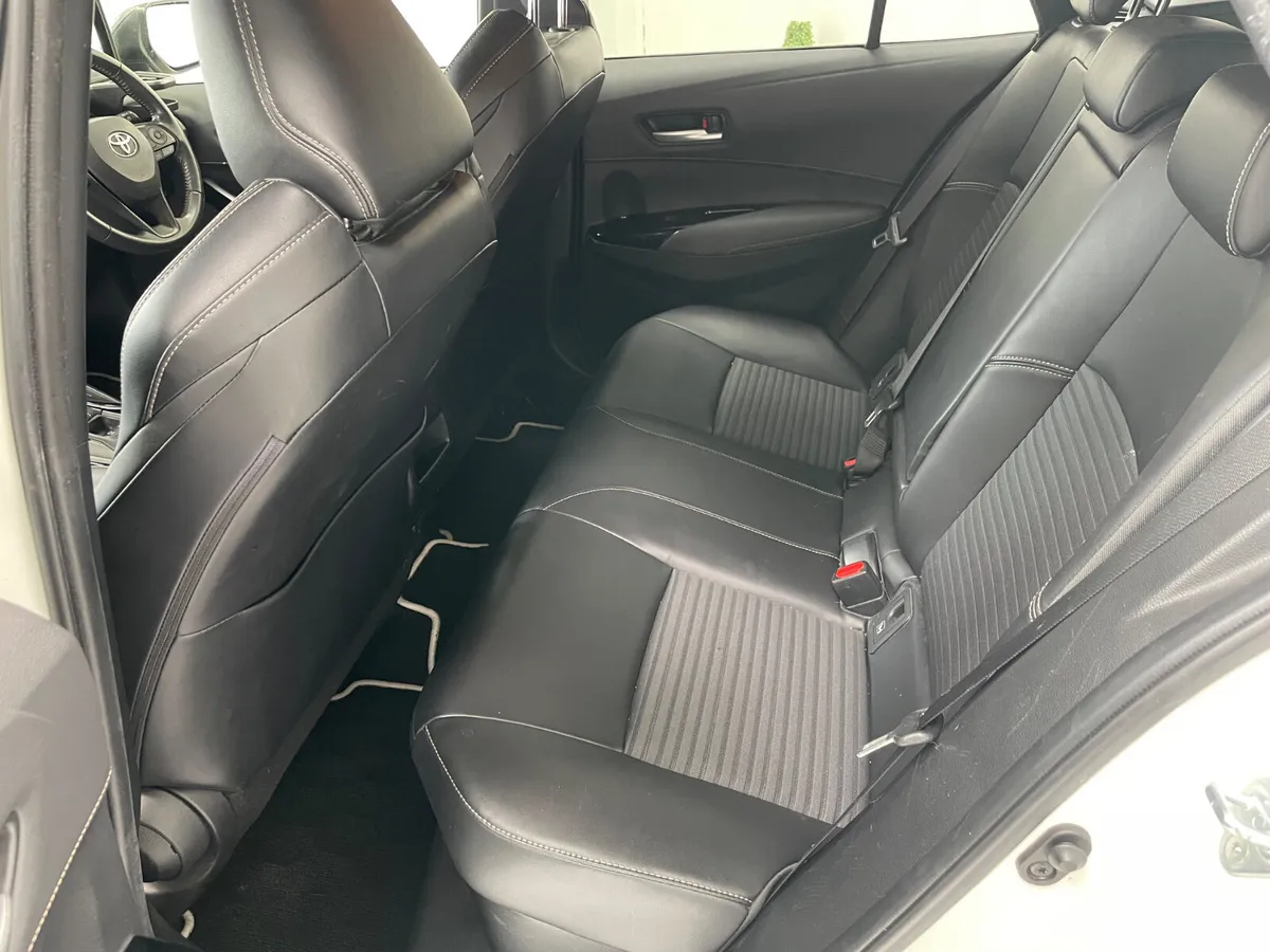 2021 Corolla Hybrid Touring Automatic - Image 6