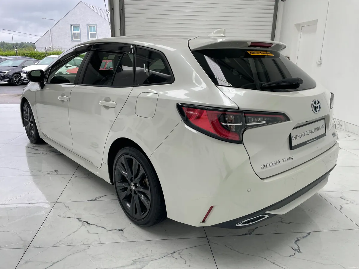 2021 Corolla Hybrid Touring Automatic - Image 4