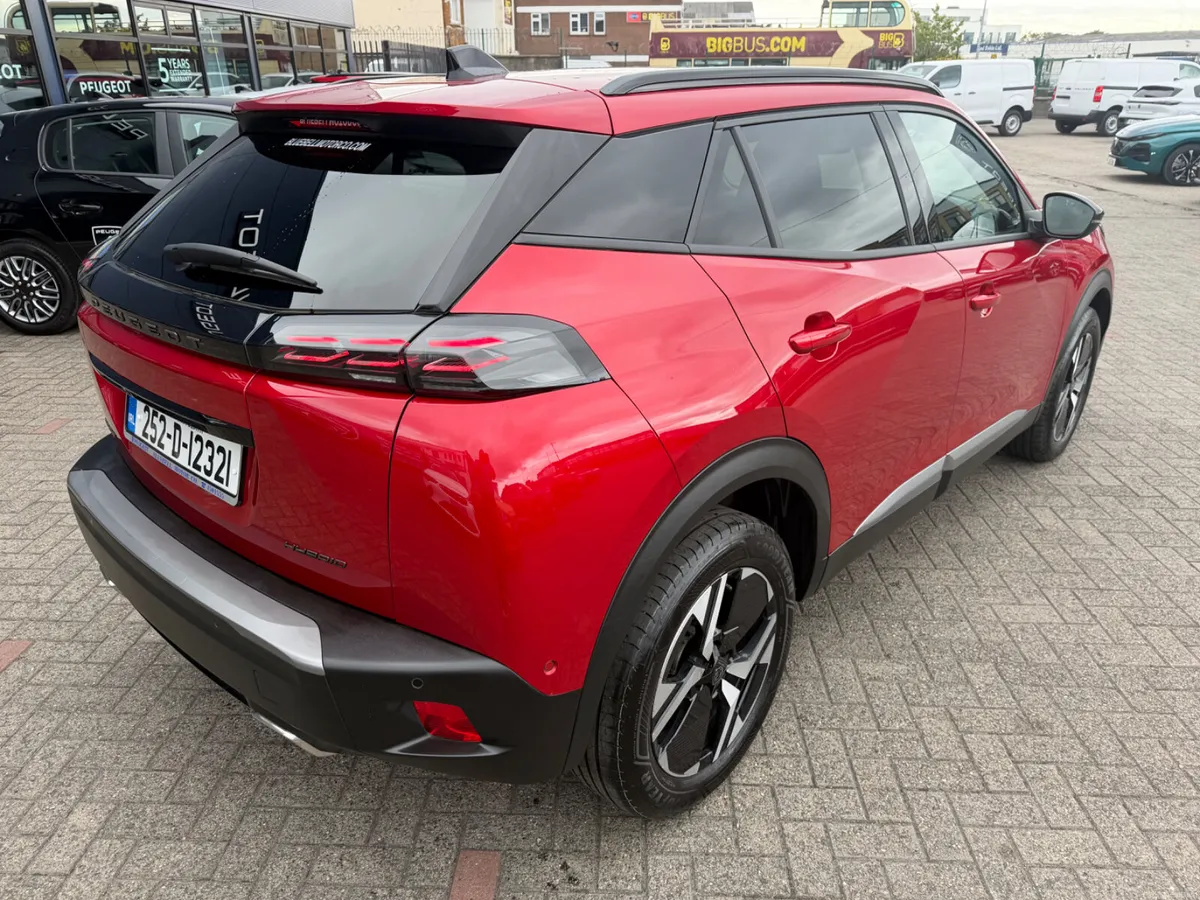 2025 Peugeot 2008 Allure Hybrid - Image 6