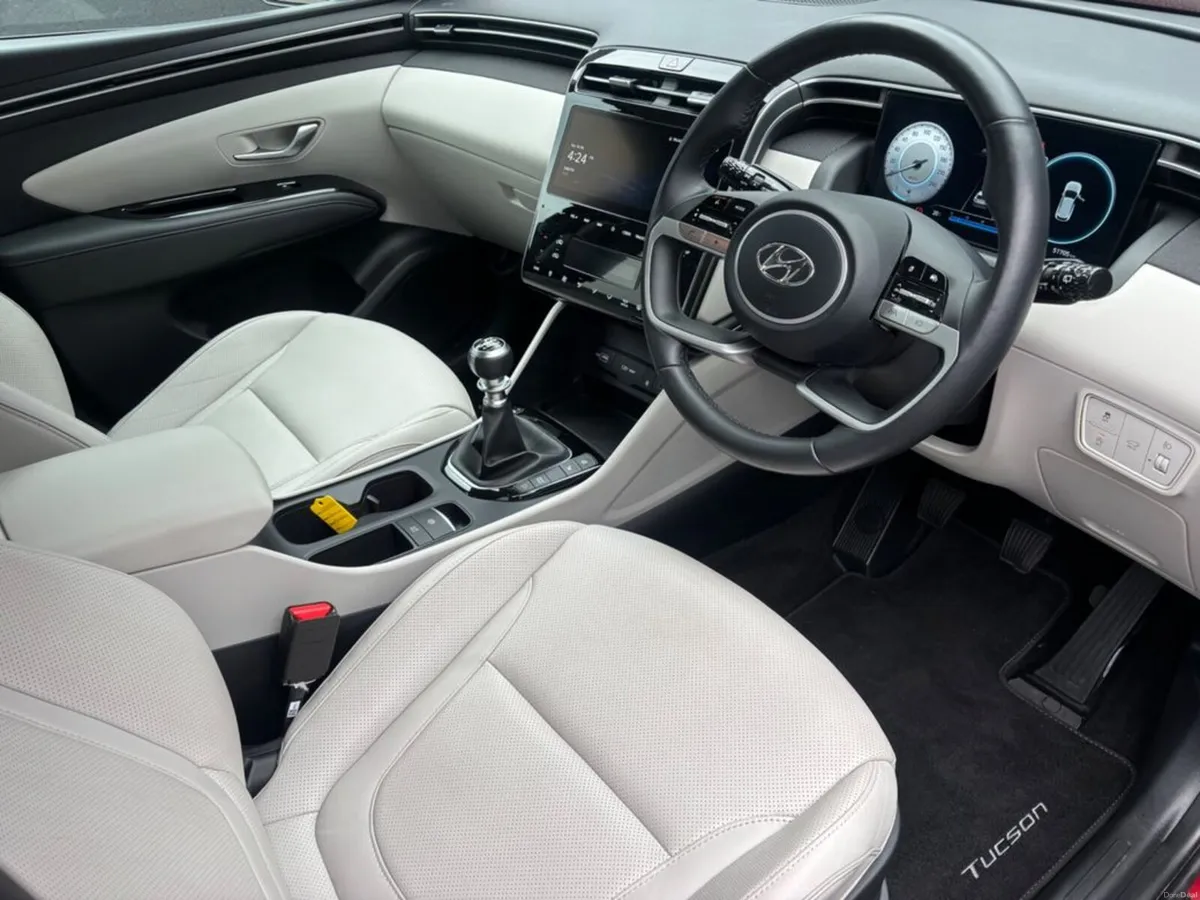Hyundai Tucson Executive Plus 5DR - Image 2
