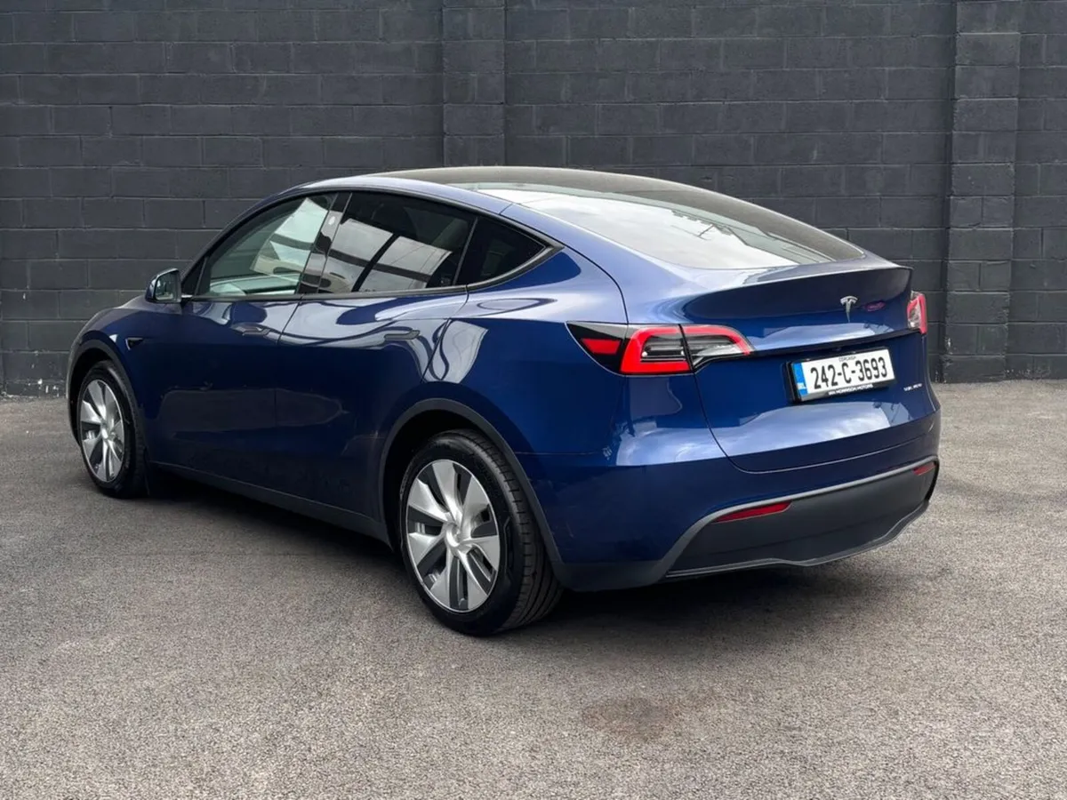 Tesla Model Y Long Range AWD - Image 4