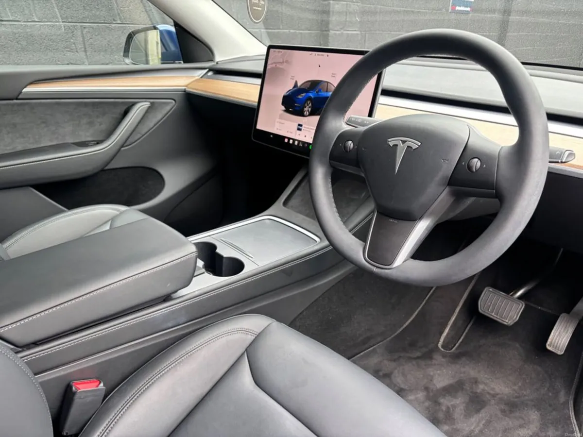 Tesla Model Y Long Range AWD - Image 2