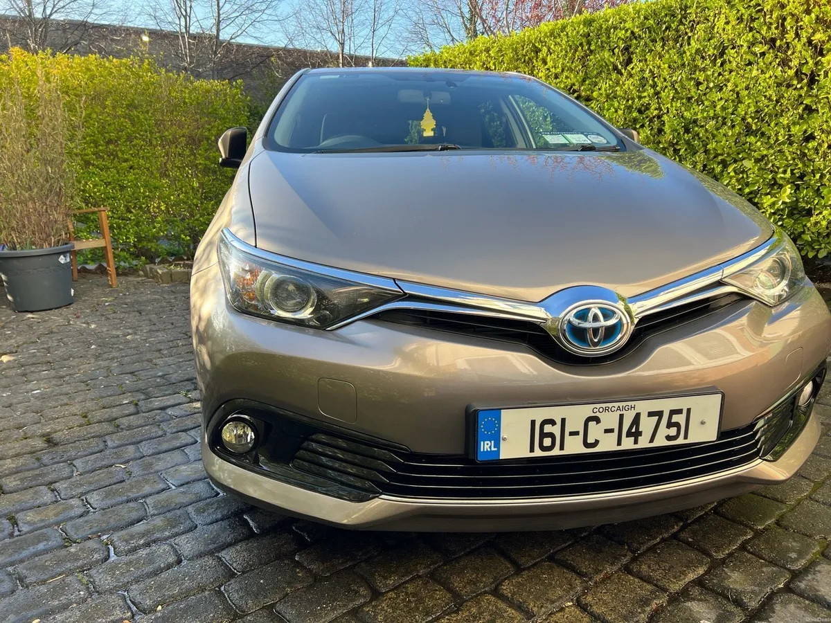 Toyota Auris Hybrid - Image 4