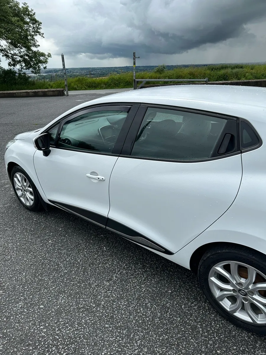 Renault Clio - Image 5
