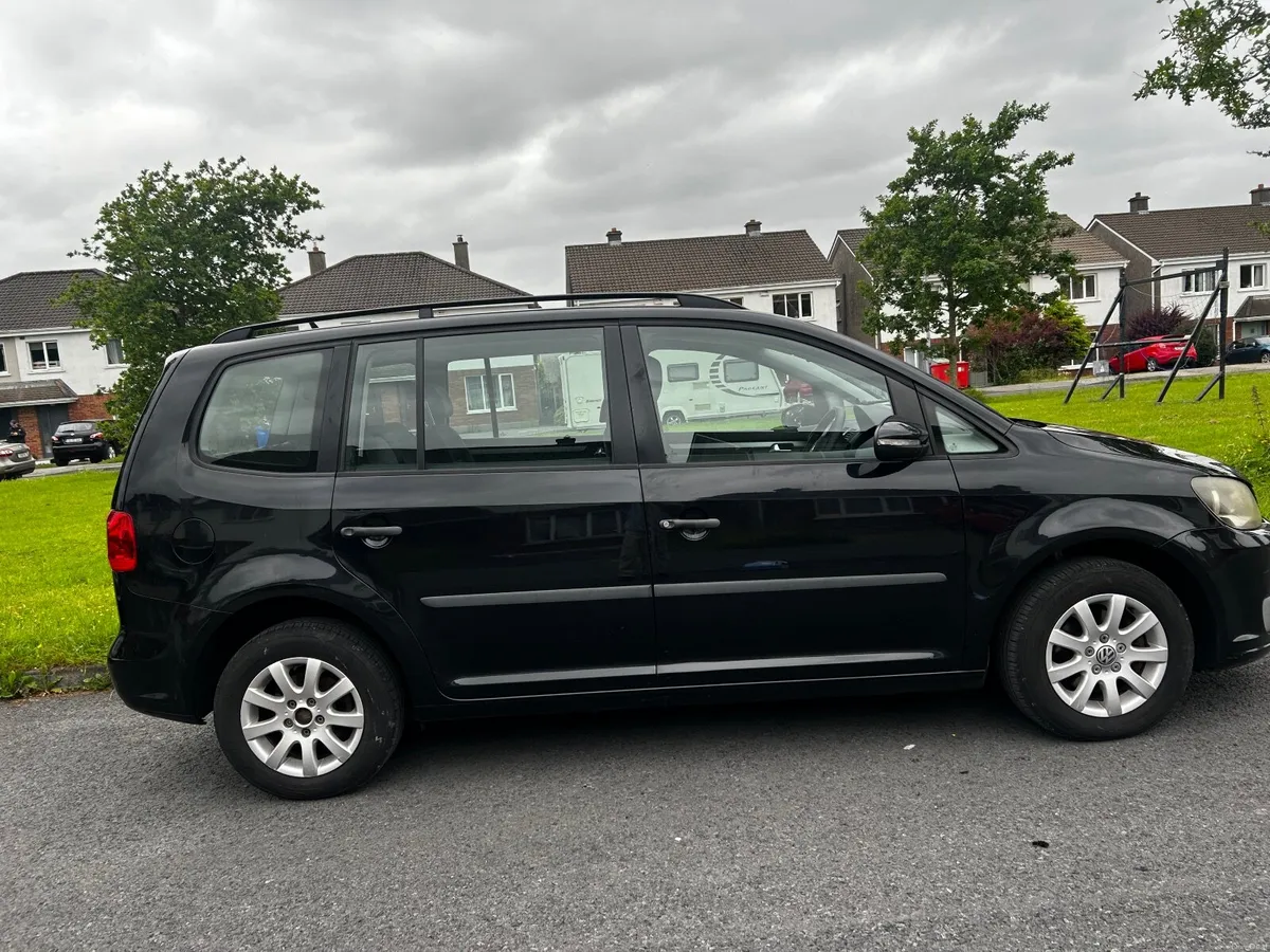 Volkswagen Touran 2011 - Image 3