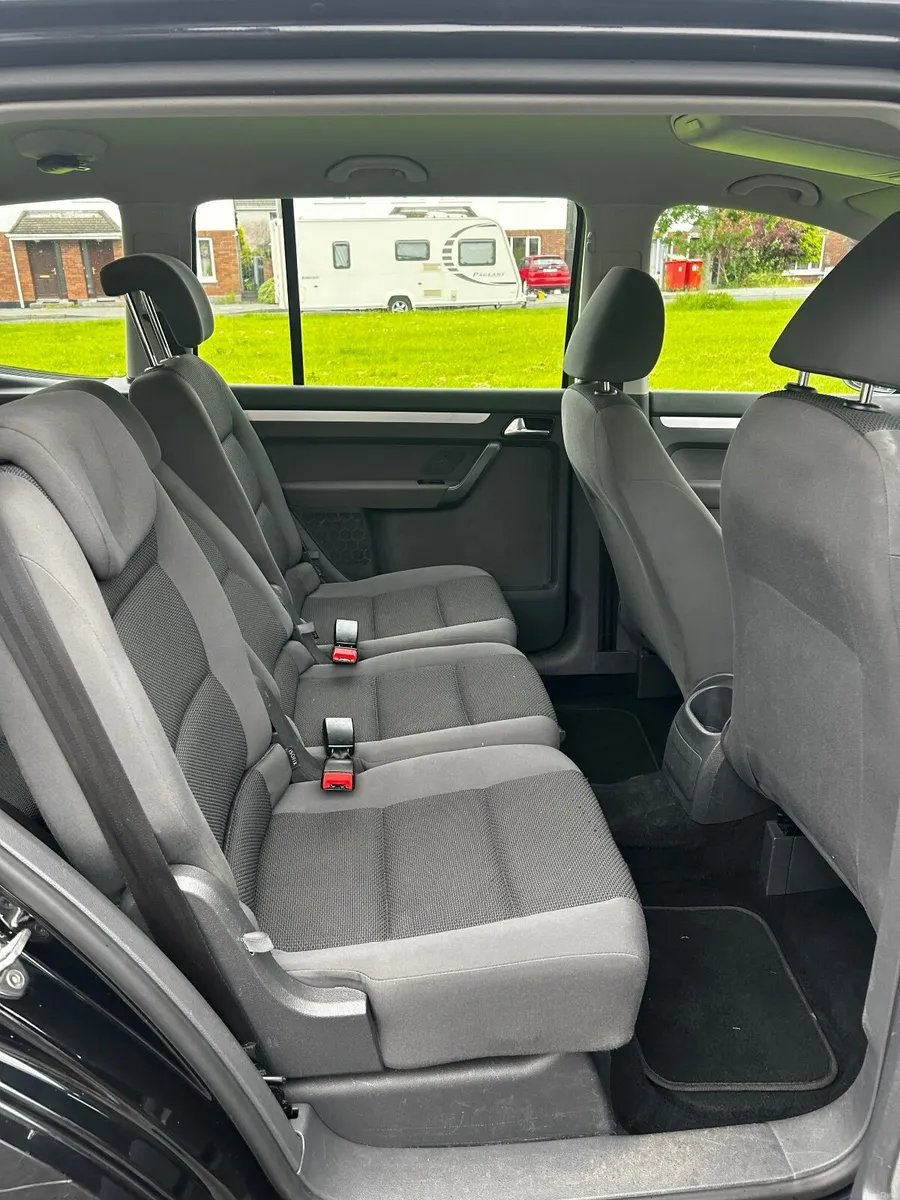 Volkswagen Touran 2011 - Image 5