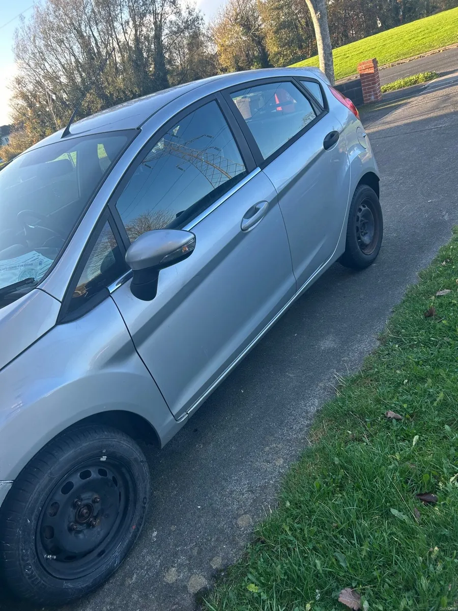 Ford Fiesta 2015 - Image 2