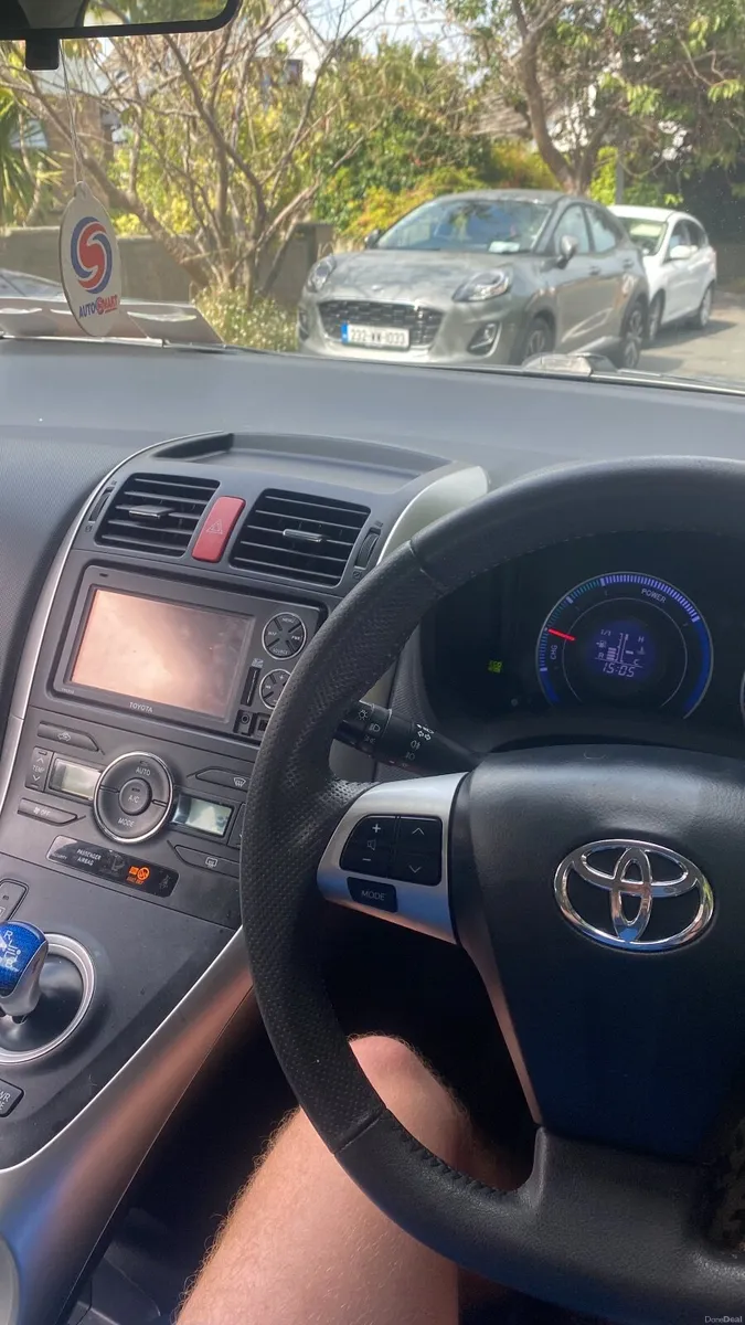 Toyota Auris 2012 - Image 1