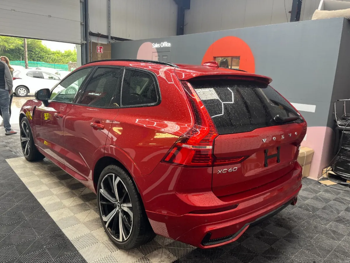 Volvo XC60 2023 VOLVO XC60 T6 PLUG-IN 2.0 AUTOMATI - Image 3