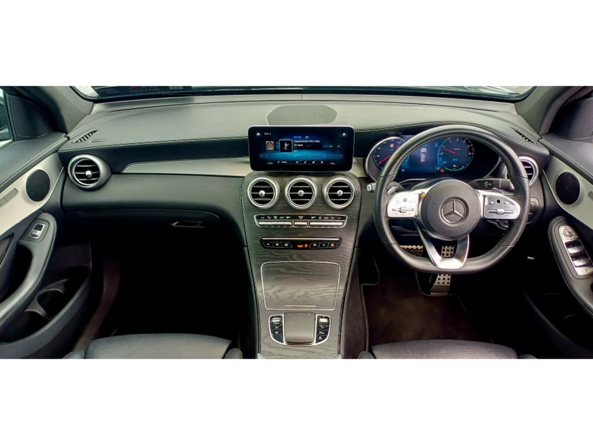 Mercedes-Benz GLC 300de AMG LINE PREMIUM  4MATIC** - Image 5