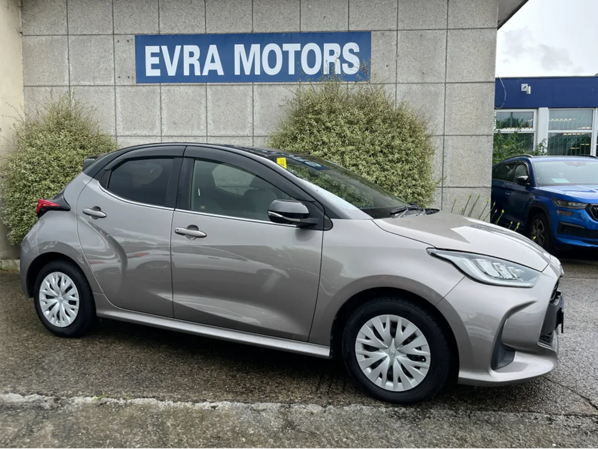 Toyota Yaris Z HYBRID AUTOAMTIC 1.5 PETROL //HIGH - Image 2