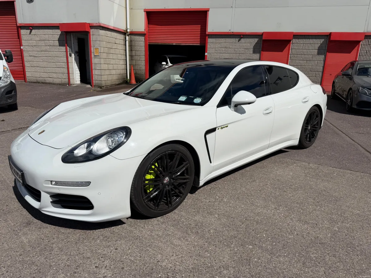 2015 Porsche Panamera - Image 4