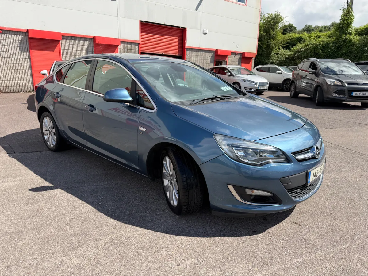 2014 Opel Astra - Image 1