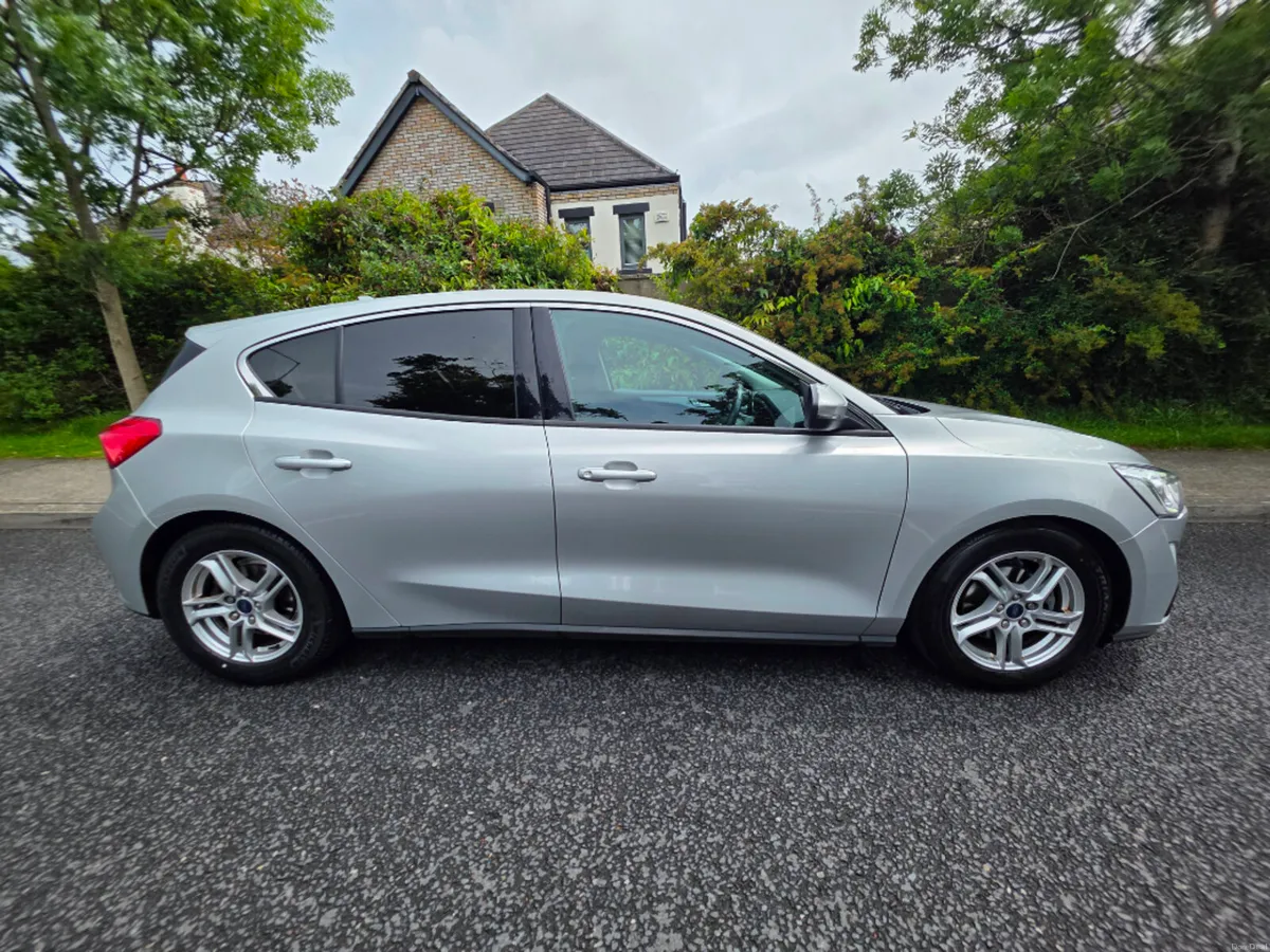 Ford Focus 1.5 TDCI Zetec 125PS 5DR - Image 2