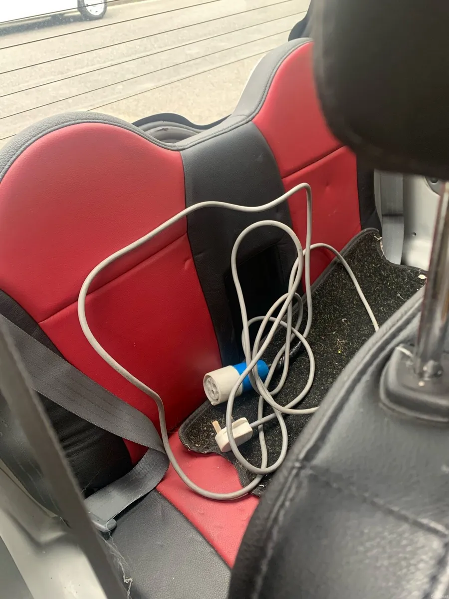 2009 EV. NEW BATTERIES. FREE TOLLS &CITY PARKING* - Image 4