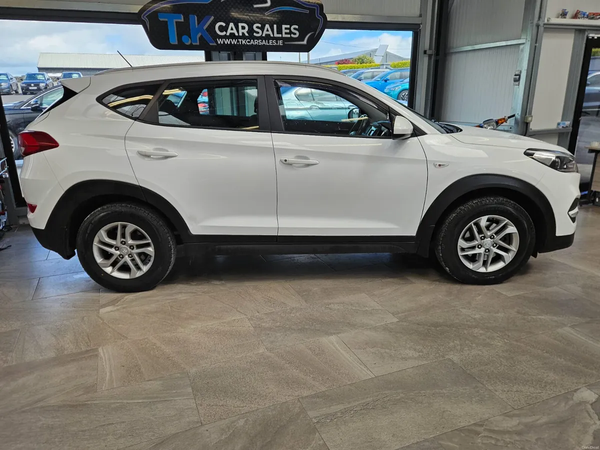 17 HYUNDAI TUCSON 1.7 DIESEL COMFORT - Image 2