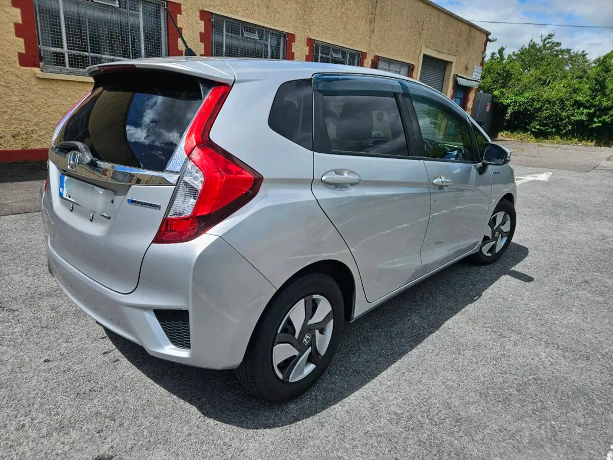 Car - Image 3