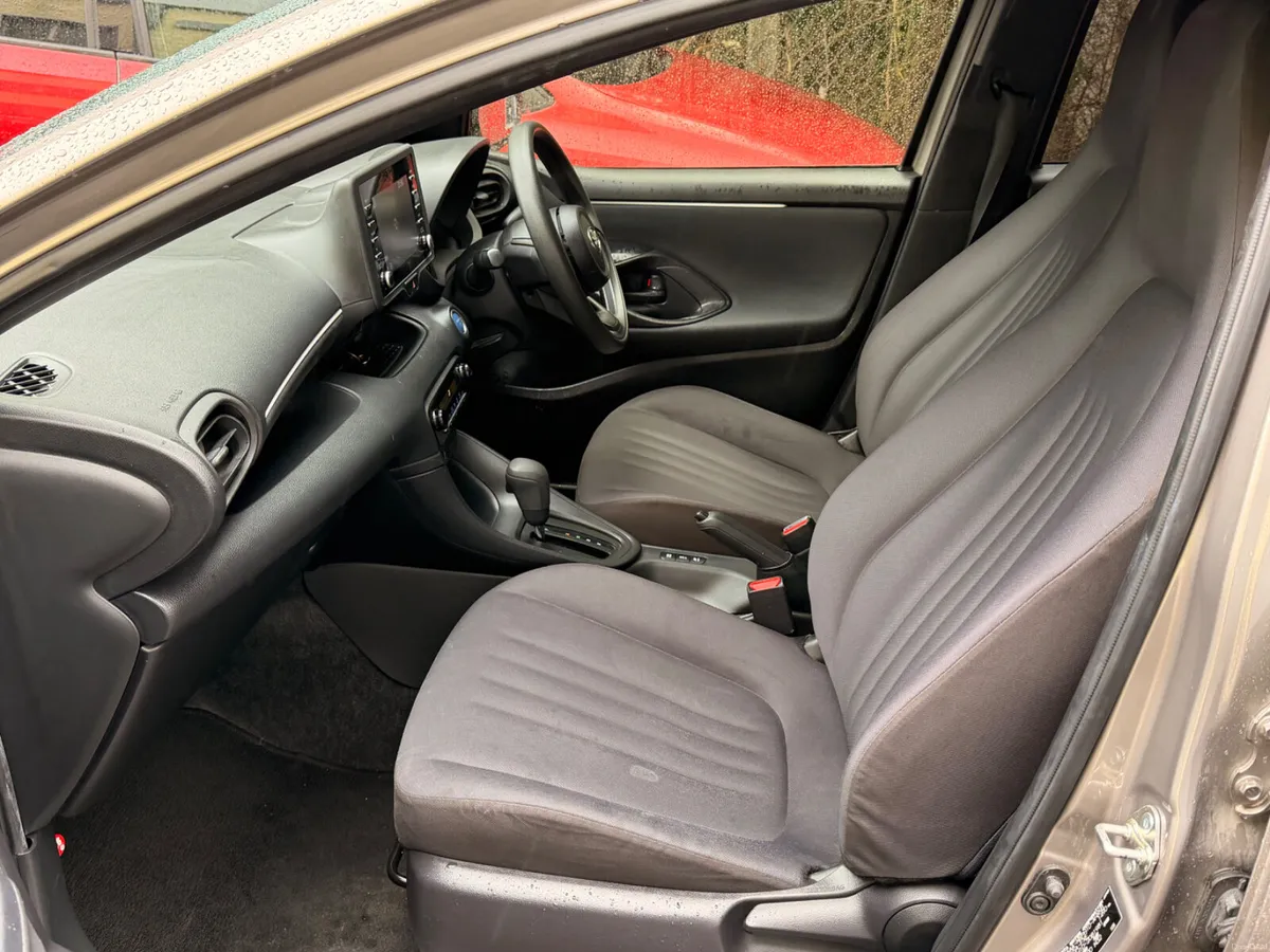 Toyota Yaris 2021 1.5 hybrid self charging - Image 5
