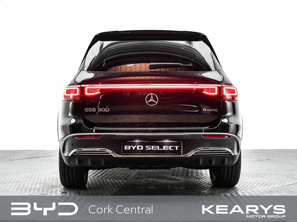 Mercedes-Benz EQB Premium 4Matic EQB 300 AMG Line - Image 2