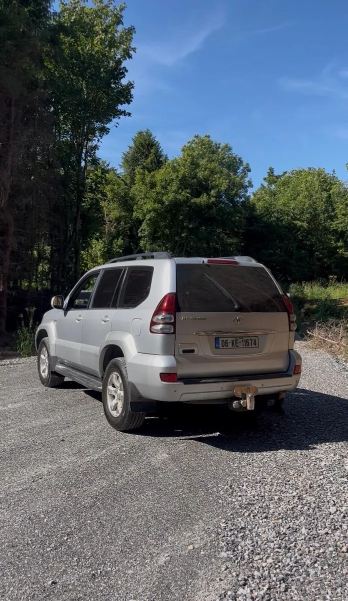 Landcruiser 5 seater - Image 3