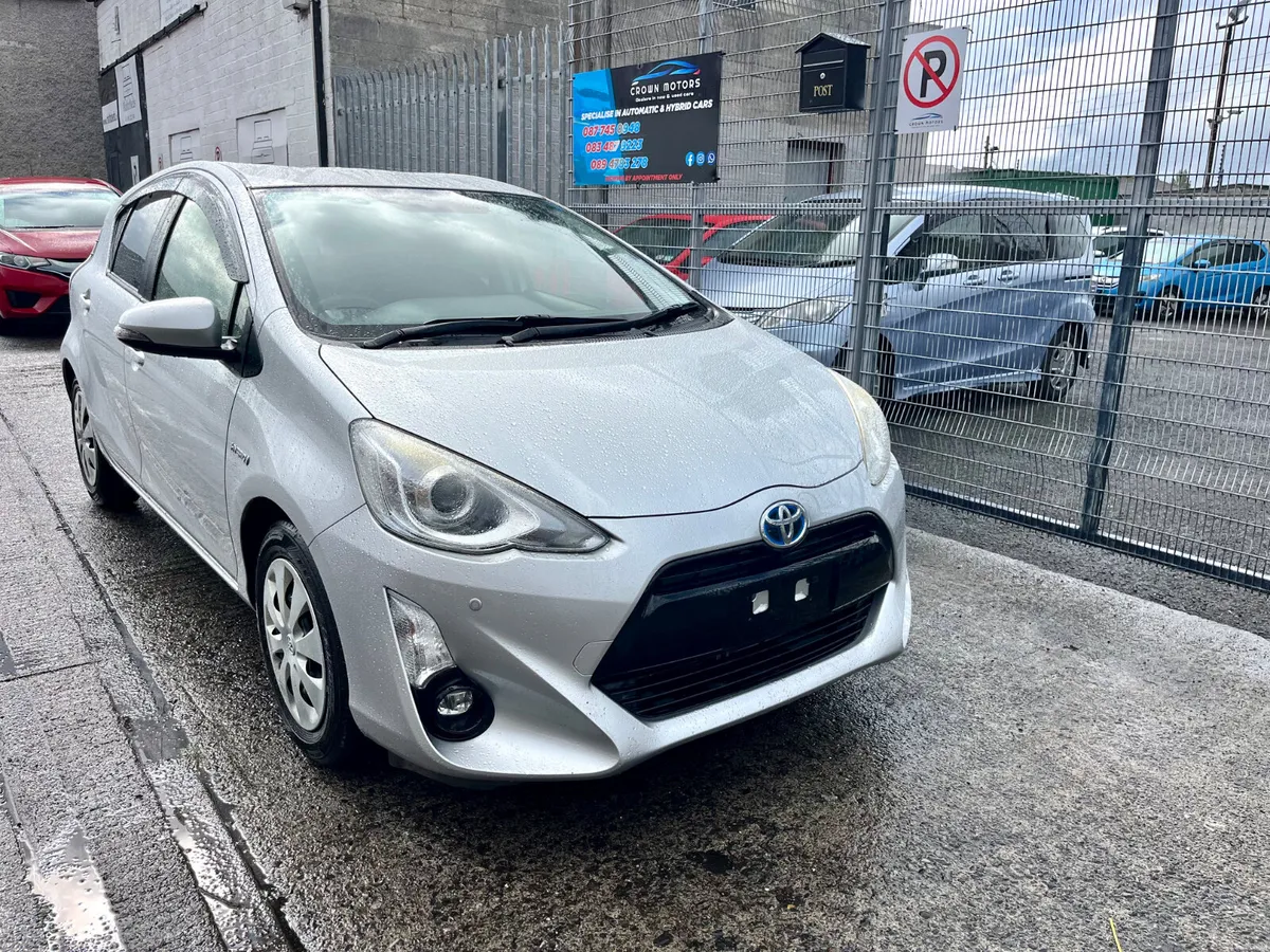 Toyota Aqua Automatic hybrid - Image 3