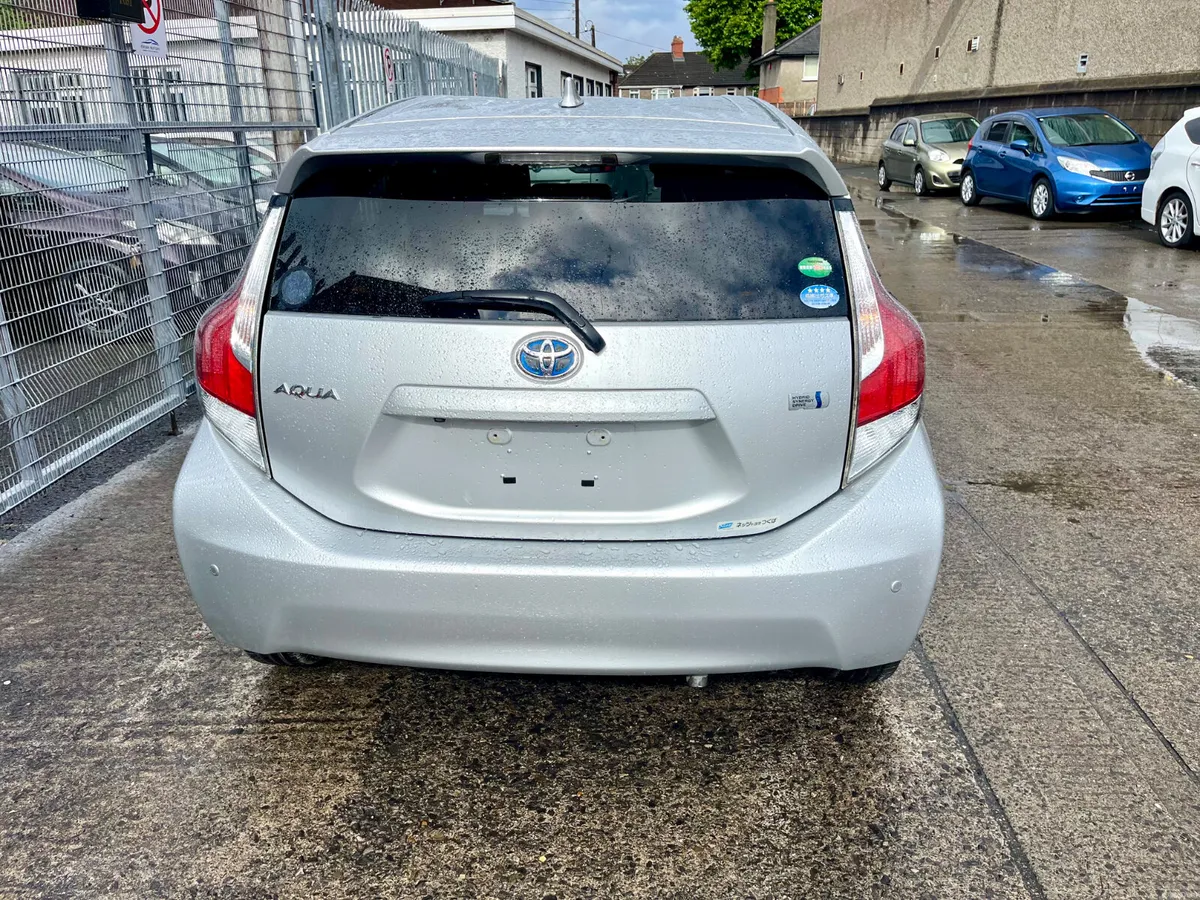 Toyota Aqua Automatic hybrid - Image 5