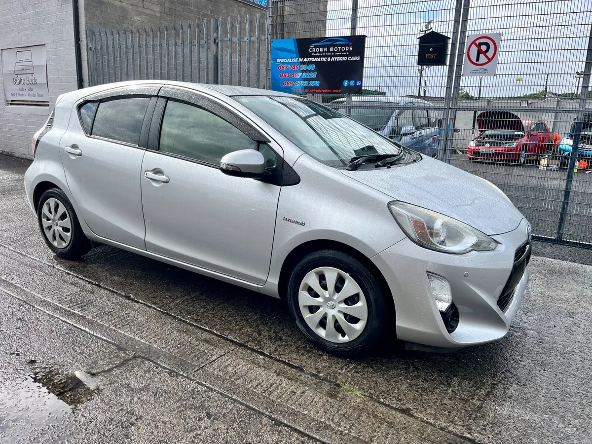 Toyota Aqua Automatic hybrid - Image 2