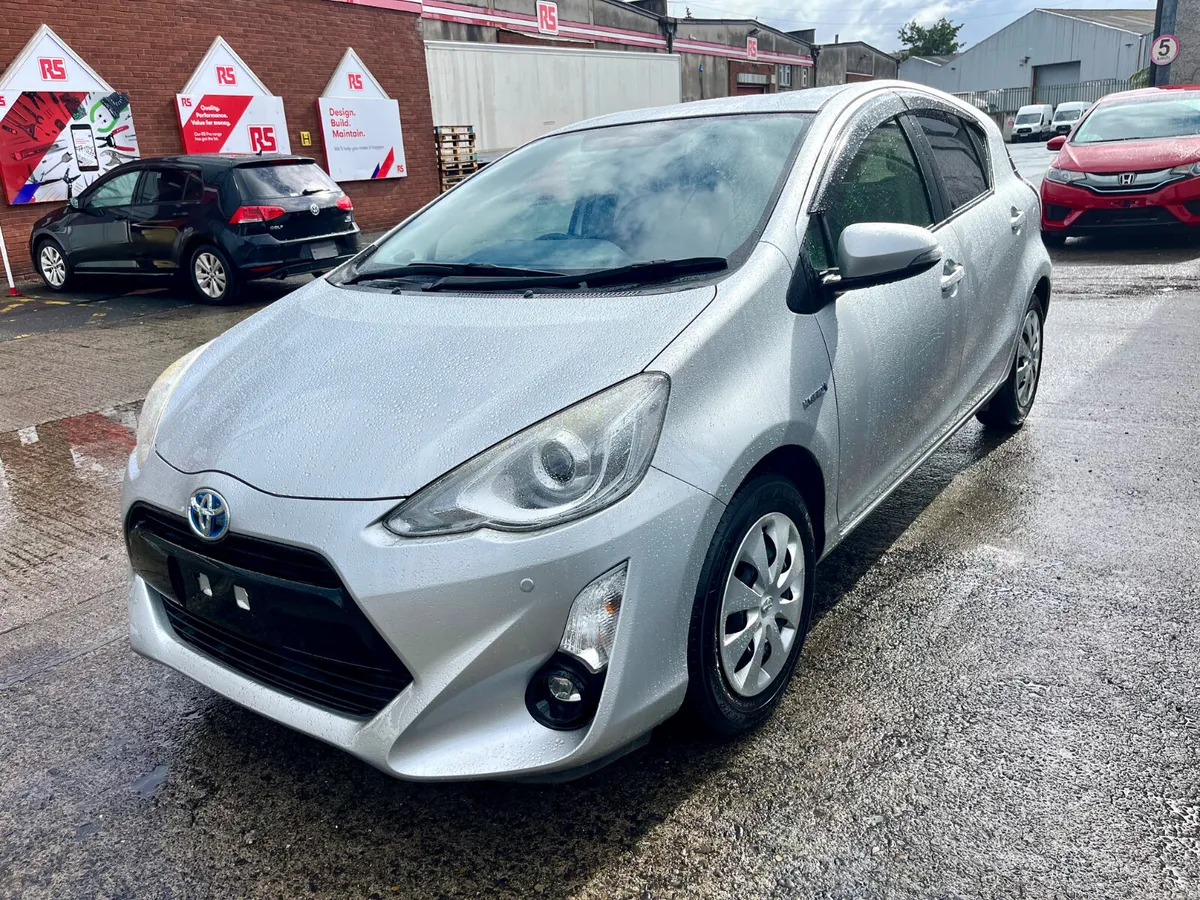 Toyota Aqua Automatic hybrid - Image 6